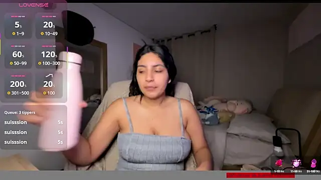 cloe small online show from October 2025 07:52:02 AM