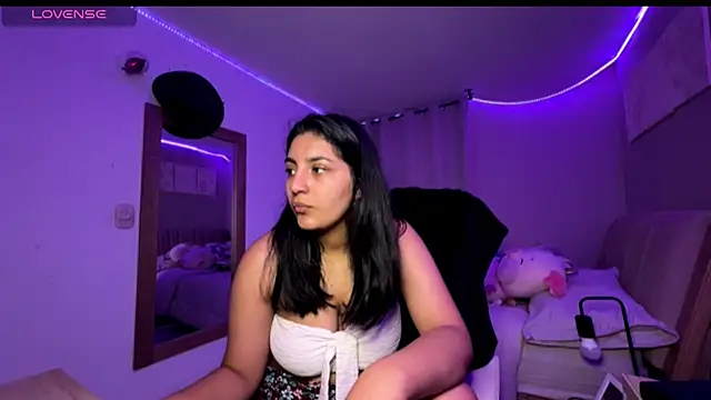 cloe small online show from November 2025 02:43:02 AM