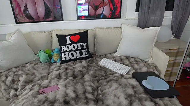 emmagray001 online show from July 2026 10:22:01 AM