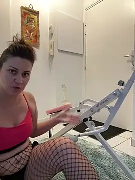 Lea-angel online show from July 2026 01:04:02 PM