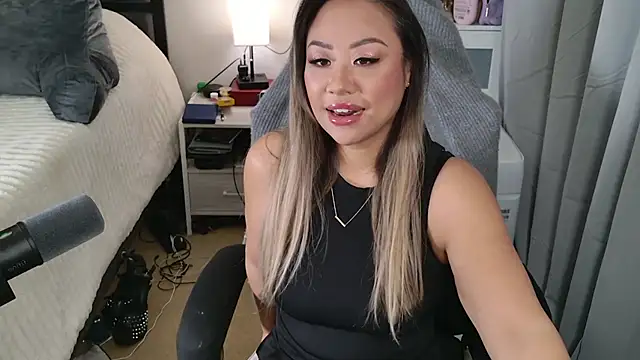 SpikedBella online show from February 2025 06:42:02 PM