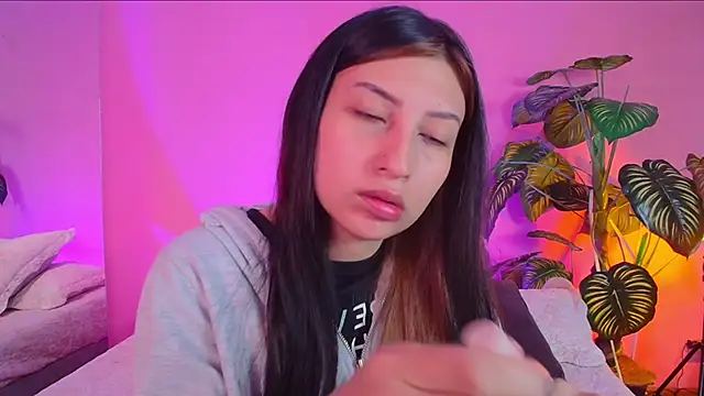 Snapshot of Nicolette_ks_ chatting on December 2024 12:49:01 PM Nicolette ks online show from December 2024 12:49:01 PM