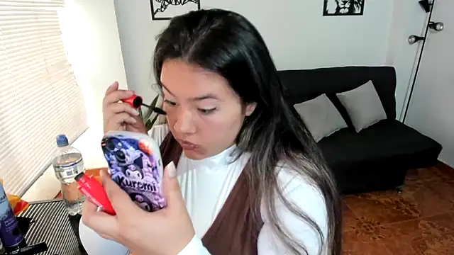 LinaBrowm online show from April 2026 07:18:02 PM