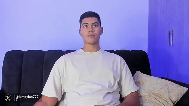 Snapshot of Iamdylan777 chatting on December 2024 07:27:02 PM Iamdylan777 online show from December 2024 07:27:02 PM