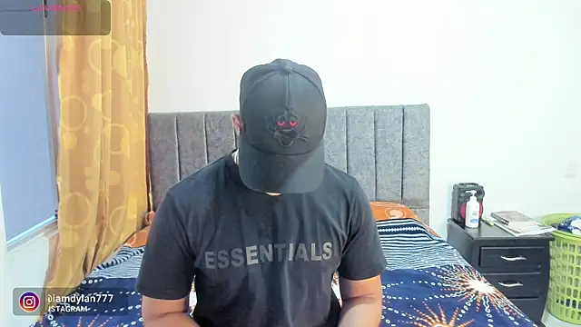 Snapshot of Iamdylan777 chatting on December 2024 10:47:01 PM Iamdylan777 online show from December 2024 10:47:01 PM