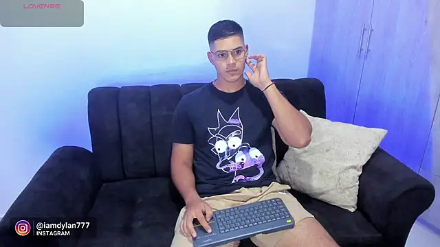 Snapshot of Iamdylan777 chatting on January 2025 01:39:02 AM Iamdylan777 online show from January 2025 01:39:02 AM