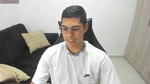 Snapshot of Iamdylan777 chatting on February 2025 03:46:02 AM Iamdylan777 online show from February 2025 03:46:02 AM