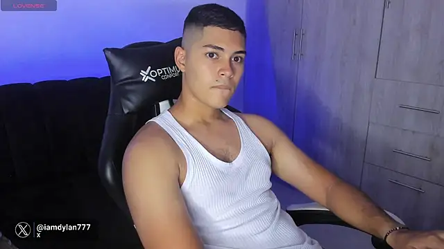 Snapshot of Iamdylan777 chatting on February 2025 10:50:01 PM Iamdylan777 online show from February 2025 10:50:01 PM