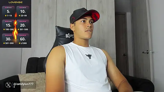 Snapshot of Iamdylan777 chatting on February 2025 10:47:02 PM Iamdylan777 online show from February 2025 10:47:02 PM