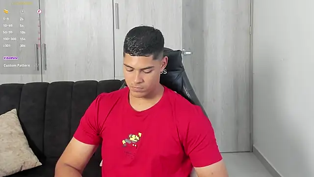 Snapshot of Iamdylan777 chatting on October 2025 07:35:02 PM Iamdylan777 online show from October 2025 07:35:02 PM