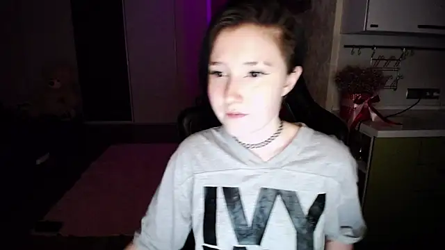 Snapshot of Kira_Bakker chatting on March 2025 03:16:02 PM Kira Bakker online show from March 2025 03:16:02 PM