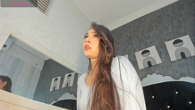 Snapshot of Paola__23 chatting on May 2026 01:30:02 PM Paola 23 online show from May 2026 01:30:02 PM