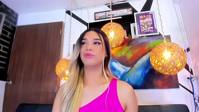 victoria aleia  online show from October 2025 10:19:01 PM