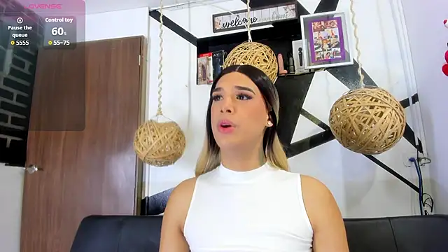 victoria aleia  online show from October 2025 09:47:02 PM