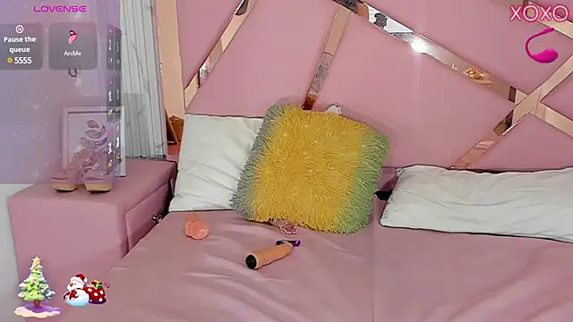 Snapshot of EmmyCruzZ chatting on December 2024 10:28:02 AM EmmyCruzZ online show from December 2024 10:28:02 AM