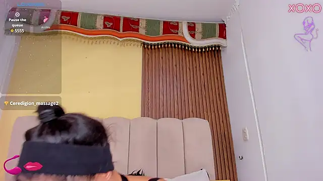 Snapshot of EmmyCruzZ chatting on February 2025 10:35:01 AM EmmyCruzZ online show from February 2025 10:35:01 AM