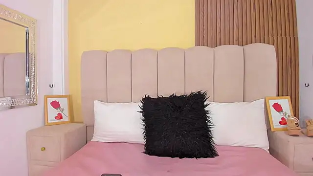 Snapshot of EmmyCruzZ chatting on February 2025 04:21:02 AM EmmyCruzZ online show from February 2025 04:21:02 AM