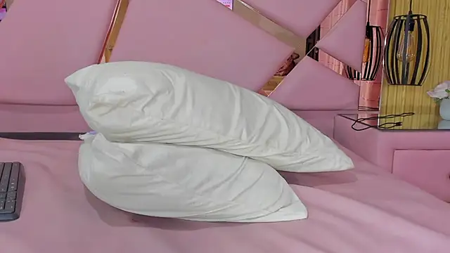 Snapshot of EmmyCruzZ chatting on March 2025 11:04:01 PM EmmyCruzZ online show from March 2025 11:04:01 PM