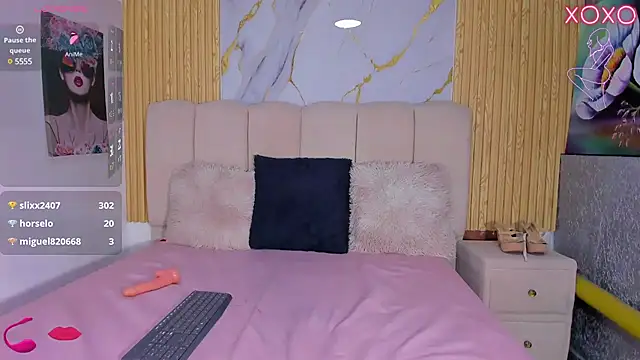 Snapshot of EmmyCruzZ chatting on March 2025 10:43:02 PM EmmyCruzZ online show from March 2025 10:43:02 PM