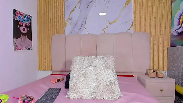 Snapshot of EmmyCruzZ chatting on March 2025 10:53:01 PM EmmyCruzZ online show from March 2025 10:53:01 PM