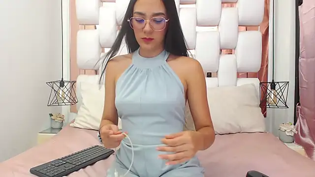 Snapshot of EmmyCruzZ chatting on September 2025 07:03:02 PM EmmyCruzZ online show from September 2025 07:03:02 PM