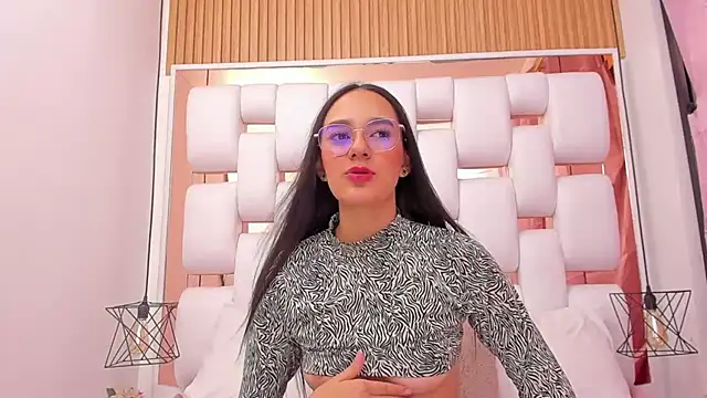 Snapshot of EmmyCruzZ chatting on September 2025 07:02:02 PM EmmyCruzZ online show from September 2025 07:02:02 PM