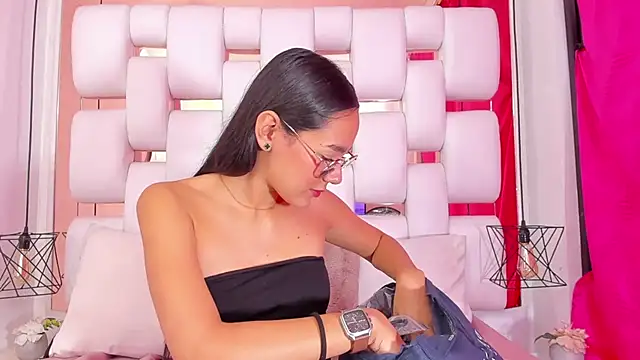 Snapshot of EmmyCruzZ chatting on September 2025 01:23:02 PM EmmyCruzZ online show from September 2025 01:23:02 PM