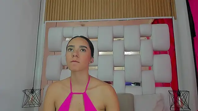 Snapshot of EmmyCruzZ chatting on September 2025 07:05:01 PM EmmyCruzZ online show from September 2025 07:05:01 PM