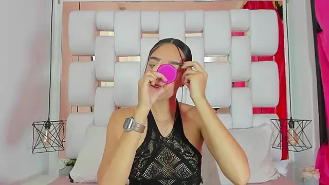 Snapshot of EmmyCruzZ chatting on September 2025 07:40:02 PM EmmyCruzZ online show from September 2025 07:40:02 PM