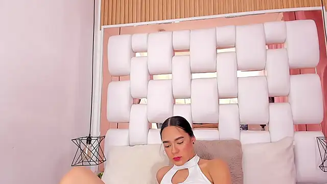 Snapshot of EmmyCruzZ chatting on October 2025 07:16:02 PM EmmyCruzZ online show from October 2025 07:16:02 PM