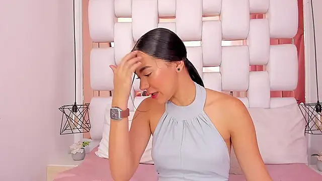 Snapshot of EmmyCruzZ chatting on October 2025 07:01:02 PM EmmyCruzZ online show from October 2025 07:01:02 PM