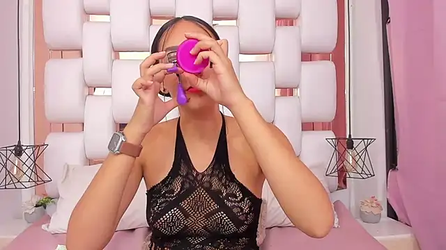 Snapshot of EmmyCruzZ chatting on November 2025 07:49:02 PM EmmyCruzZ online show from November 2025 07:49:02 PM