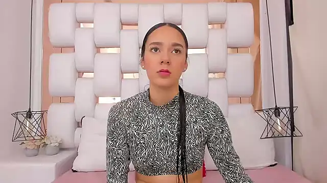 EmmyCruzZ online show from January 2026 01:49:02 PM