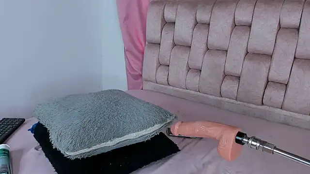 Emma Evelyn online show from February 2026 07:50:02 PM