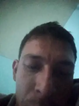 Snapshot of Leonul chatting on November 2025 10:04:02 AM Leonul online show from November 2025 10:04:02 AM