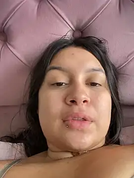 Pretty Isadora online show from January 2025 03:40:01 PM