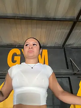 Pretty Isadora online show from November 2025 05:55:02 PM