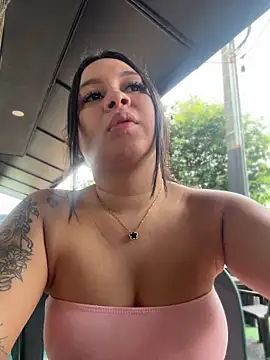 Pretty Isadora online show from November 2025 05:39:01 PM