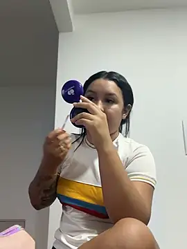 Snapshot of Pretty_Isadora chatting on March 2026 10:59:01 PM Pretty Isadora online show from March 2026 10:59:01 PM