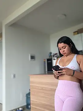 Snapshot of Pretty_Isadora chatting on April 2026 08:50:01 PM Pretty Isadora online show from April 2026 08:50:01 PM