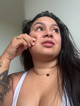 Snapshot of Pretty_Isadora chatting on April 2026 09:01:01 PM Pretty Isadora online show from April 2026 09:01:01 PM