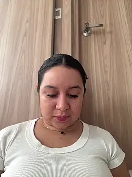 Snapshot of Pretty_Isadora chatting on April 2026 07:08:01 PM Pretty Isadora online show from April 2026 07:08:01 PM