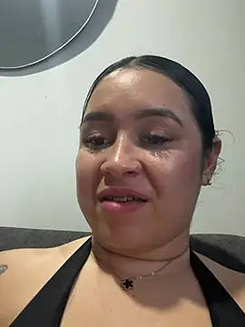 Pretty Isadora online show from May 2026 10:50:02 PM