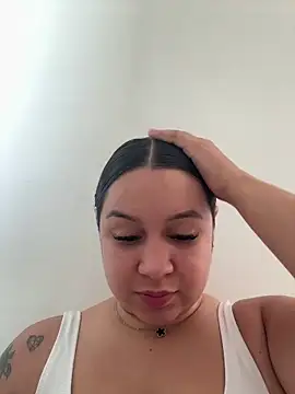 Pretty Isadora online show from May 2026 08:38:01 PM