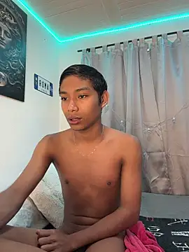 Snapshot of alejo_cute chatting on May 2026 01:07:02 PM alejo cute online show from May 2026 01:07:02 PM