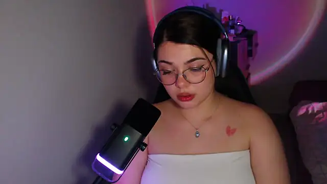 helengilmor online show from April 2026 04:41:01 PM