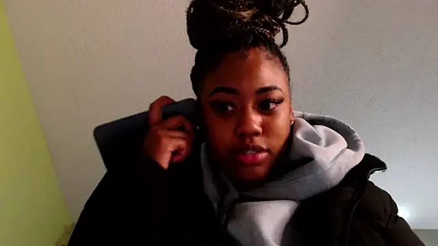 Snapshot of BriannaBrave chatting on December 2024 01:40:01 AM BriannaBrave online show from December 2024 01:40:01 AM