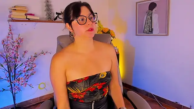 Chanelll Taylorr  online show from June 2026 01:02:01 PM