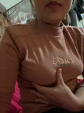 Snapshot of Milk_Mom99 chatting on January 2025 03:50:02 AM Milk Mom99 online show from January 2025 03:50:02 AM