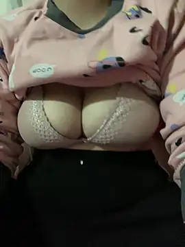 Snapshot of Milk_Mom99 chatting on February 2025 02:20:01 AM Milk Mom99 online show from February 2025 02:20:01 AM